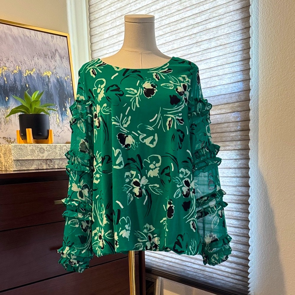 Alfani Woman's Green Bubble Floral Pullover Blouse. Size XL